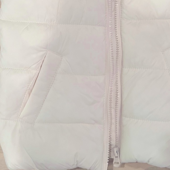 Gender-Neutral Water-Resistant Frost-Free Puffer Vest for Kids - White - Picture 2 of 4